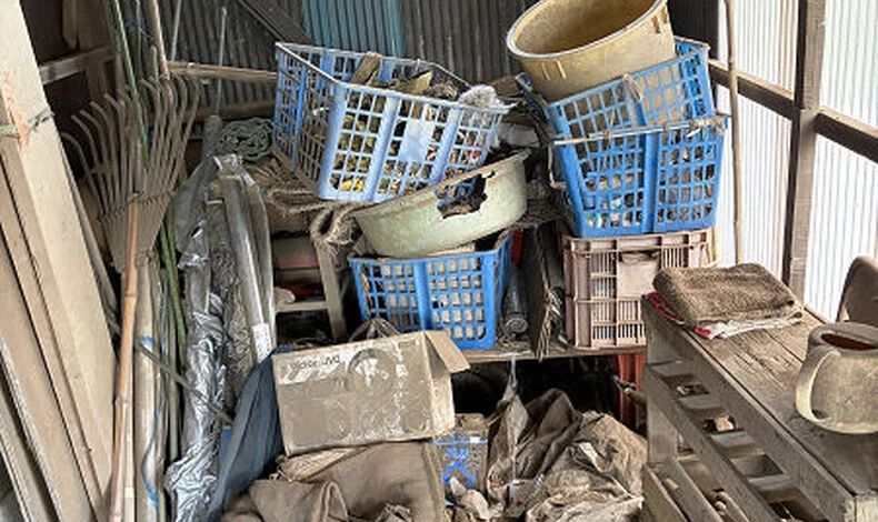 画像5379：古河市小堤に納屋の中の不用品の片付け及び処分に行って来ました。